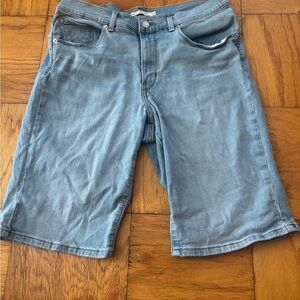 Women’s Blue Denim Levi Shorts